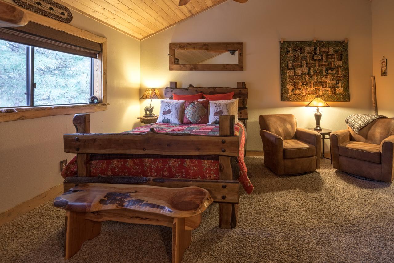 Whispering Pines Inn 깃대 외부 사진